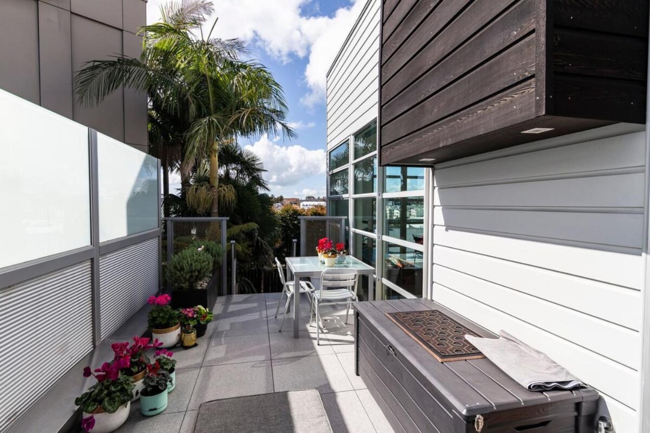 Designer 3 Bedroom With Harbour Views * Auckland