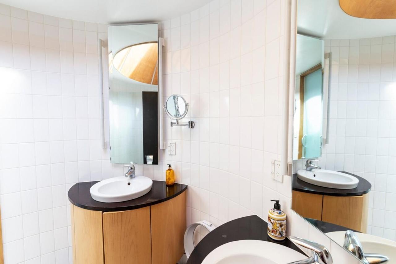 Designer 3 Bedroom With Harbour Views Holiday home