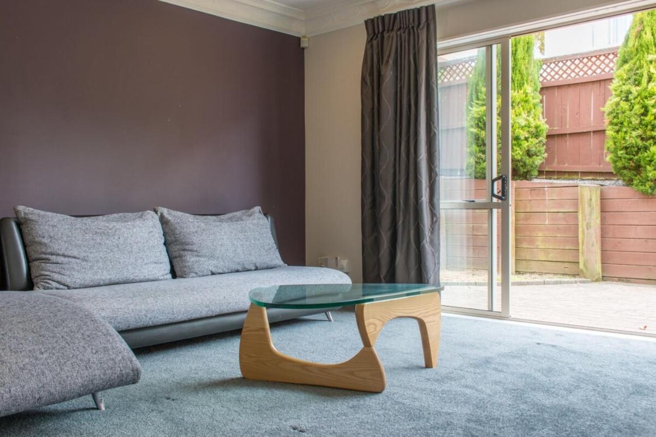 Elegant 6 Bdr Sleeps 13 In East Holiday home