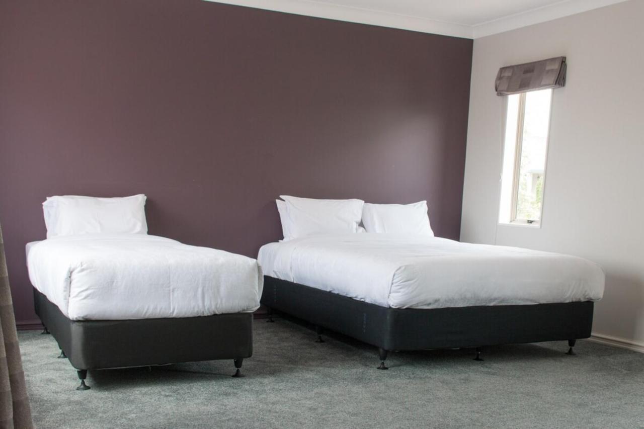 Holiday home Elegant 6 Bdr Sleeps 13 In East *