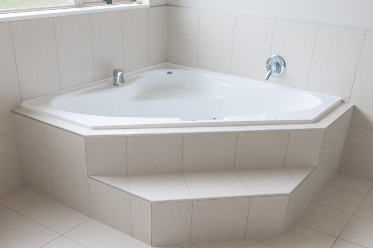 Elegant 6 Bdr Sleeps 13 In East Holiday home