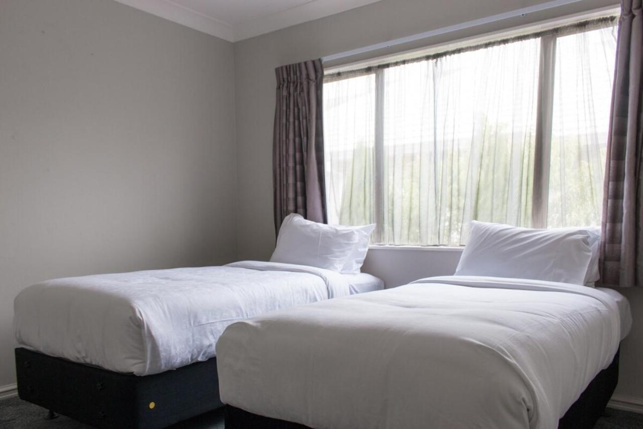 Elegant 6 Bdr Sleeps 13 In East * Auckland