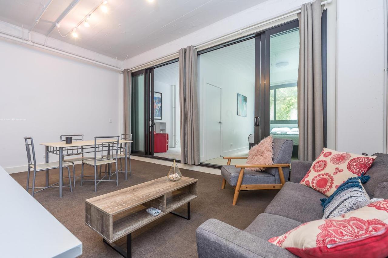 Modern Centre Pad - Cbd Auckland