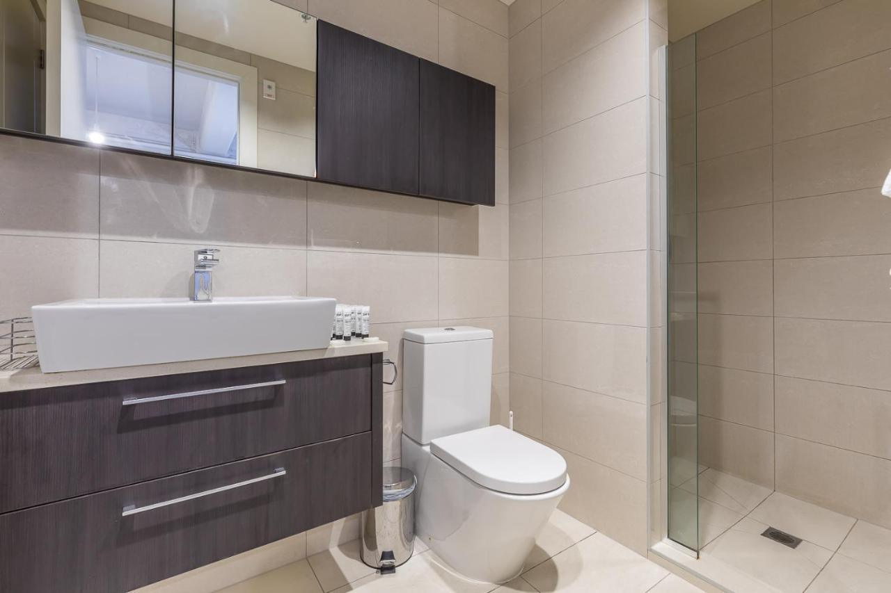 Modern Centre Pad - Cbd * Auckland