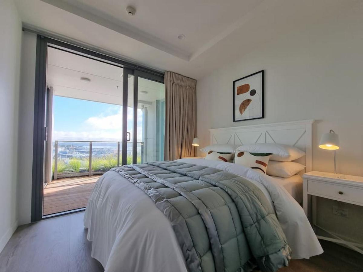 Union W Stunning Views - Free Parking Apartment