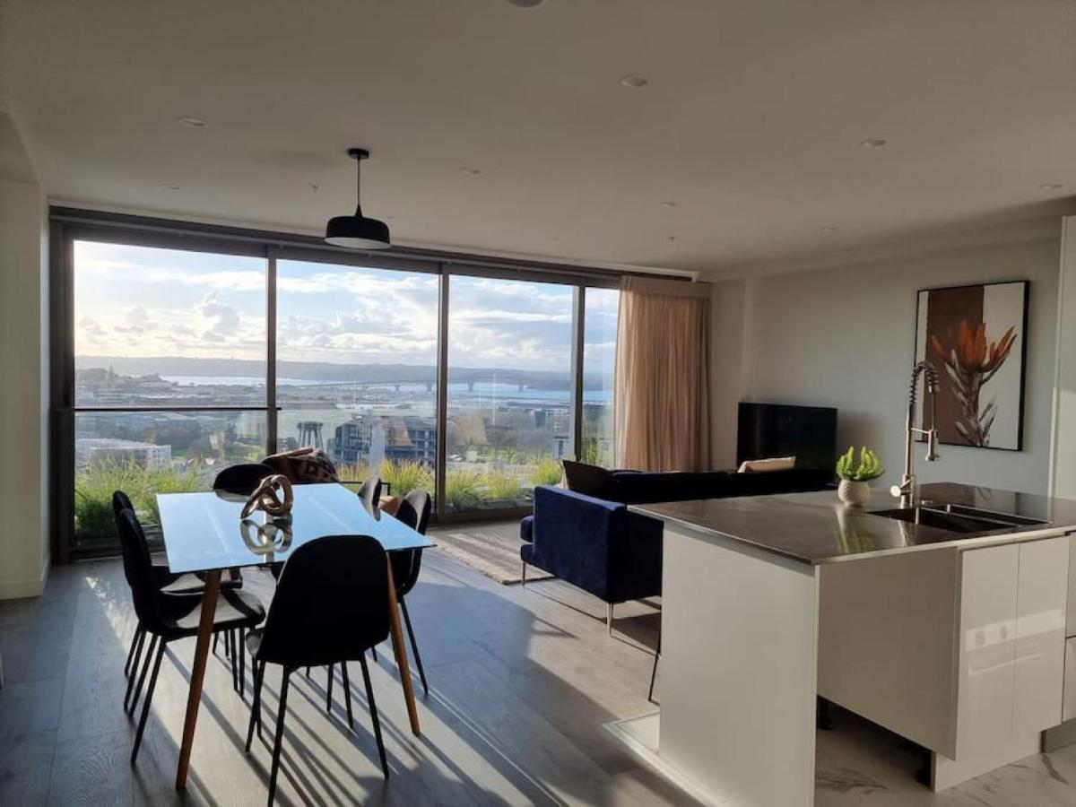 Union W Stunning Views - Free Parking Apartment
