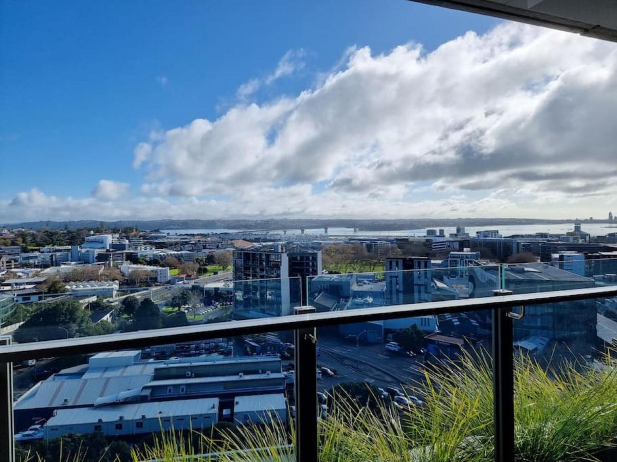 Union W Stunning Views - Free Parking Apartment