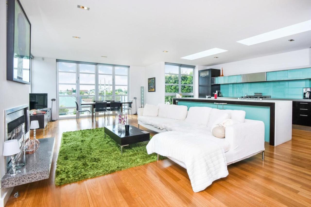 Designer 3 Bedroom With Harbour Views * Auckland