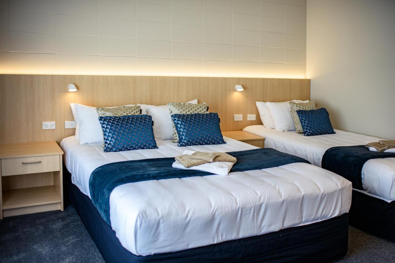 Takapuna International Motor 3*