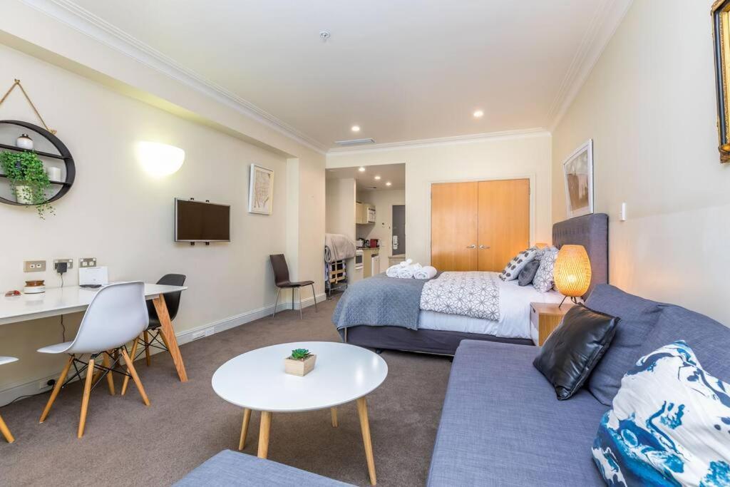 Heritage Haven By Viaduct Cbd - Pool Gym Tennis Apartment *