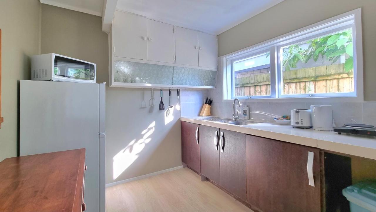 Lovely 2 - Bedroom Unit With Free Parking Apartment