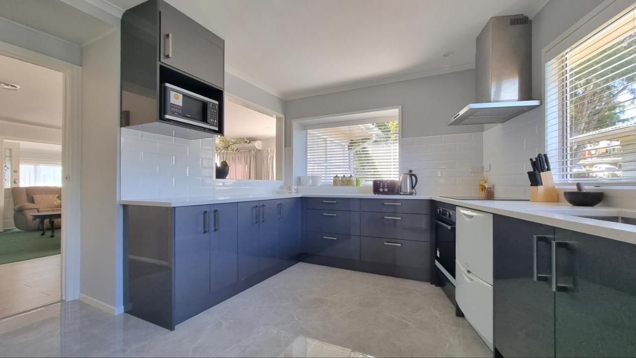 Spacious 4 Bedroom With Free Parking Auckland