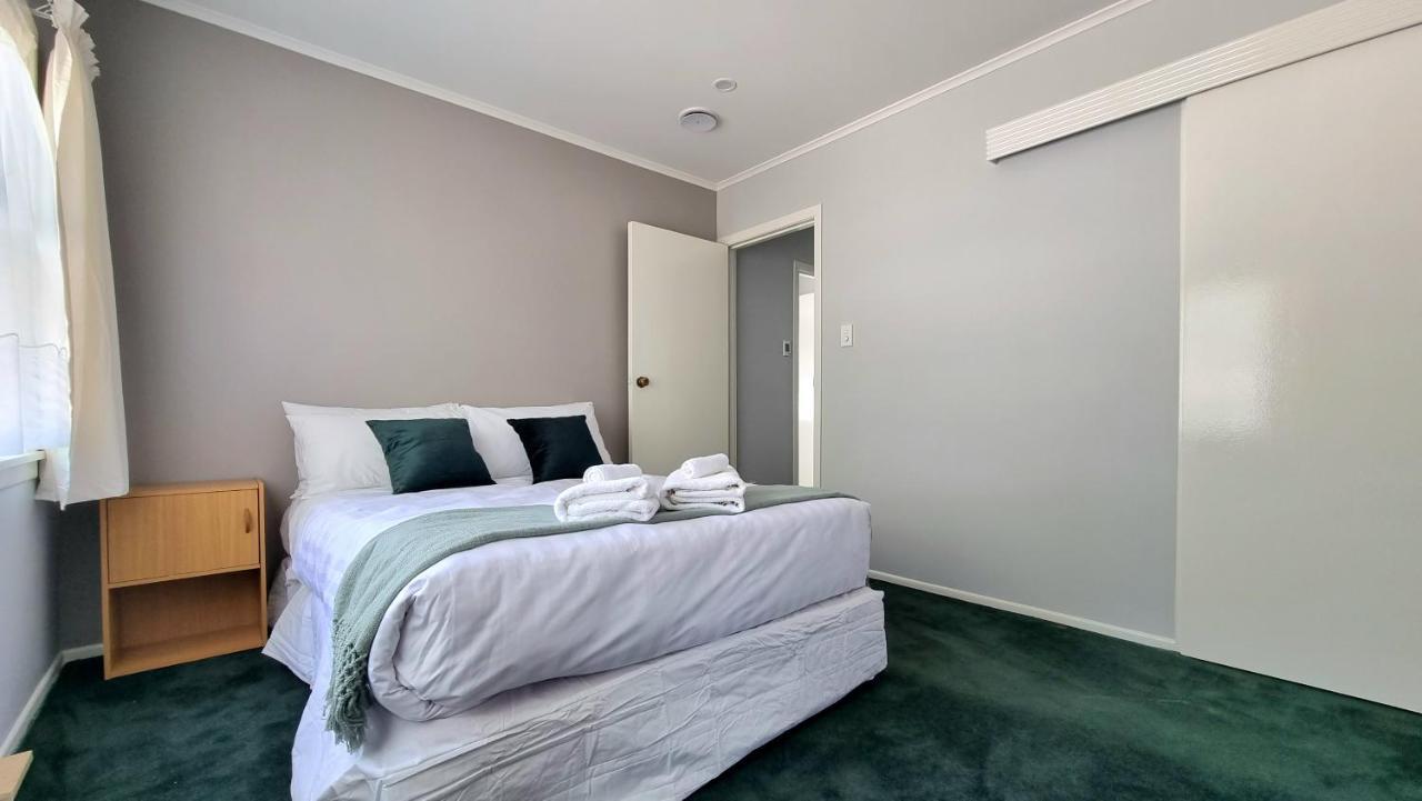 Casa de férias Spacious 4 Bedroom With Free Parking