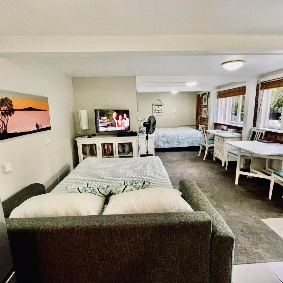 Whitby - Mairangi Bay Apartment *