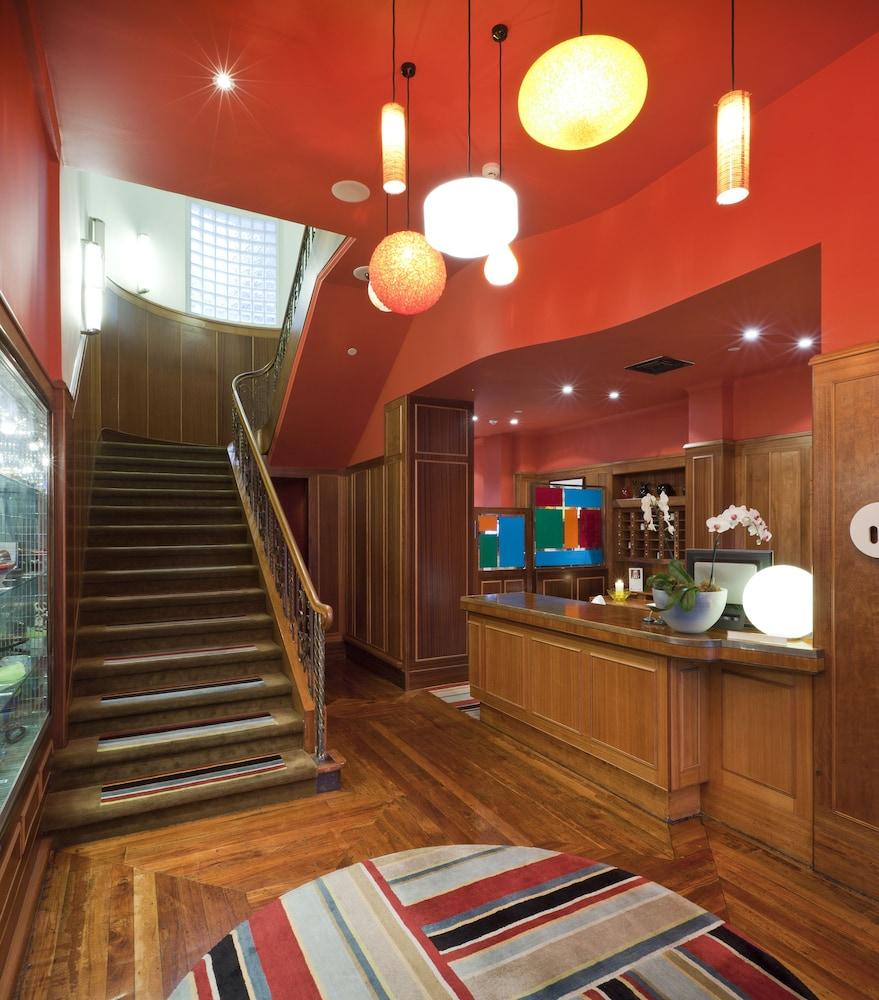 Debrett Hotel 5*