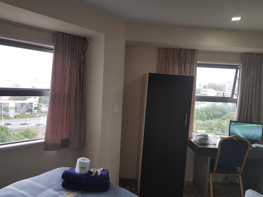 Empire Aparthotel 3*