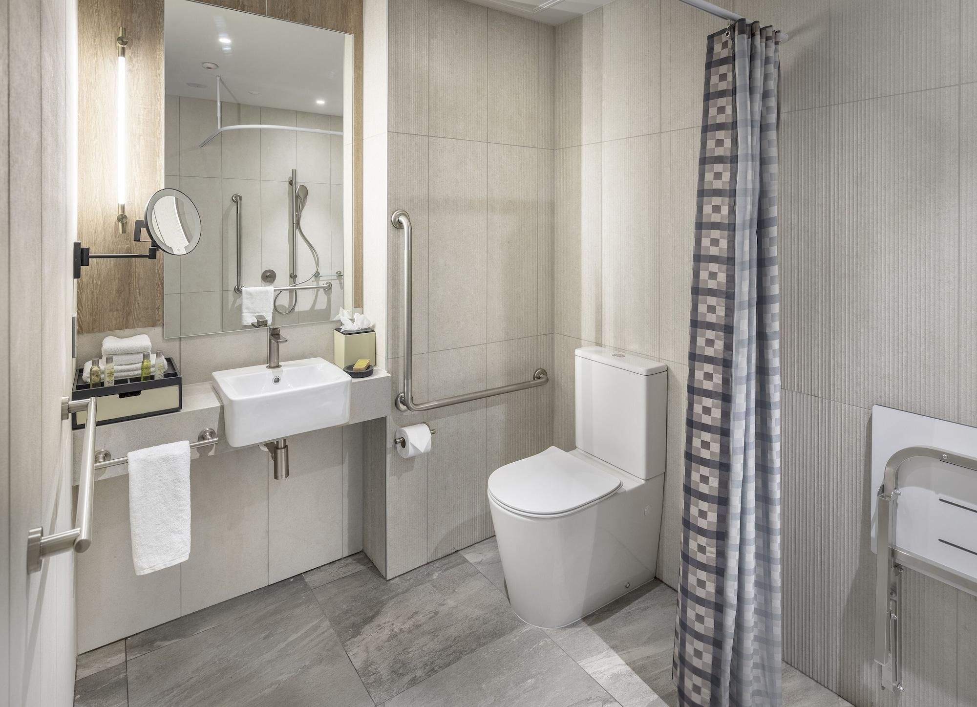 Doubletree By Hilton Karaka Hotel 4*