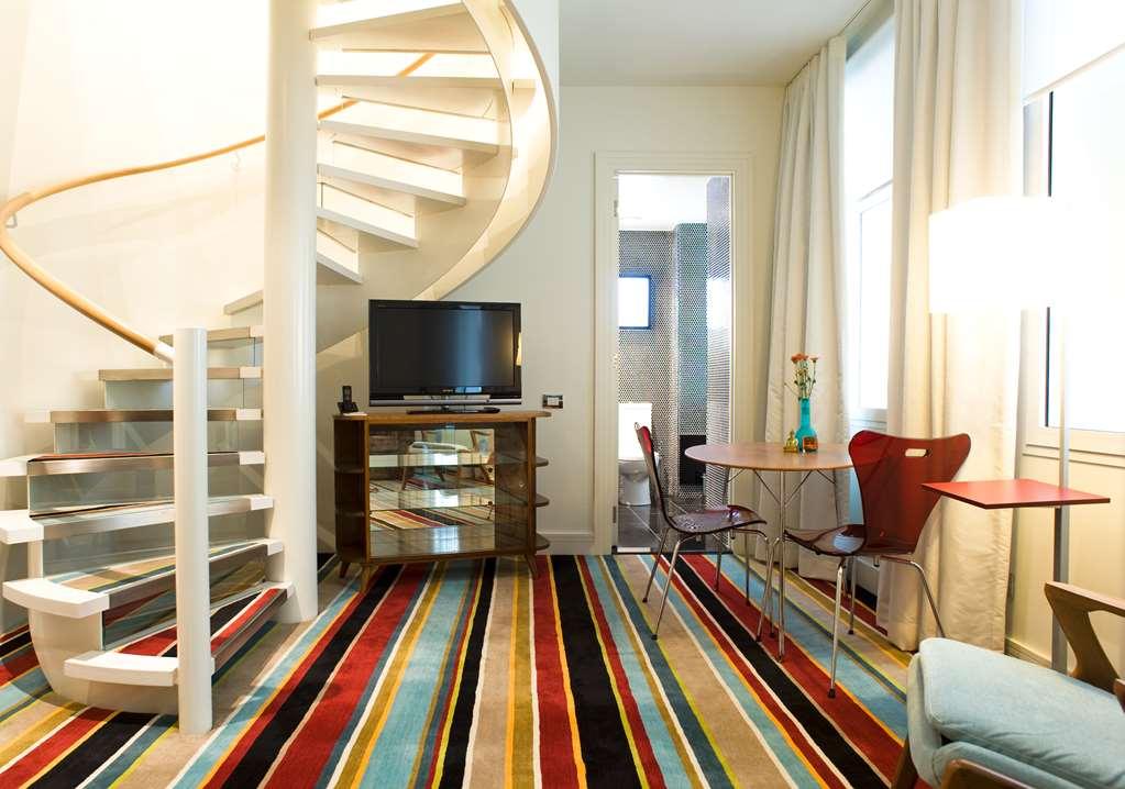Debrett Hotel