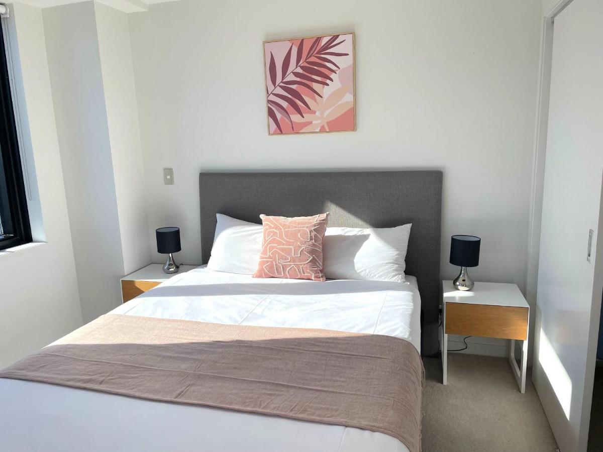 Modern 2 Bedroom 1 Minute To Skytower Auckland