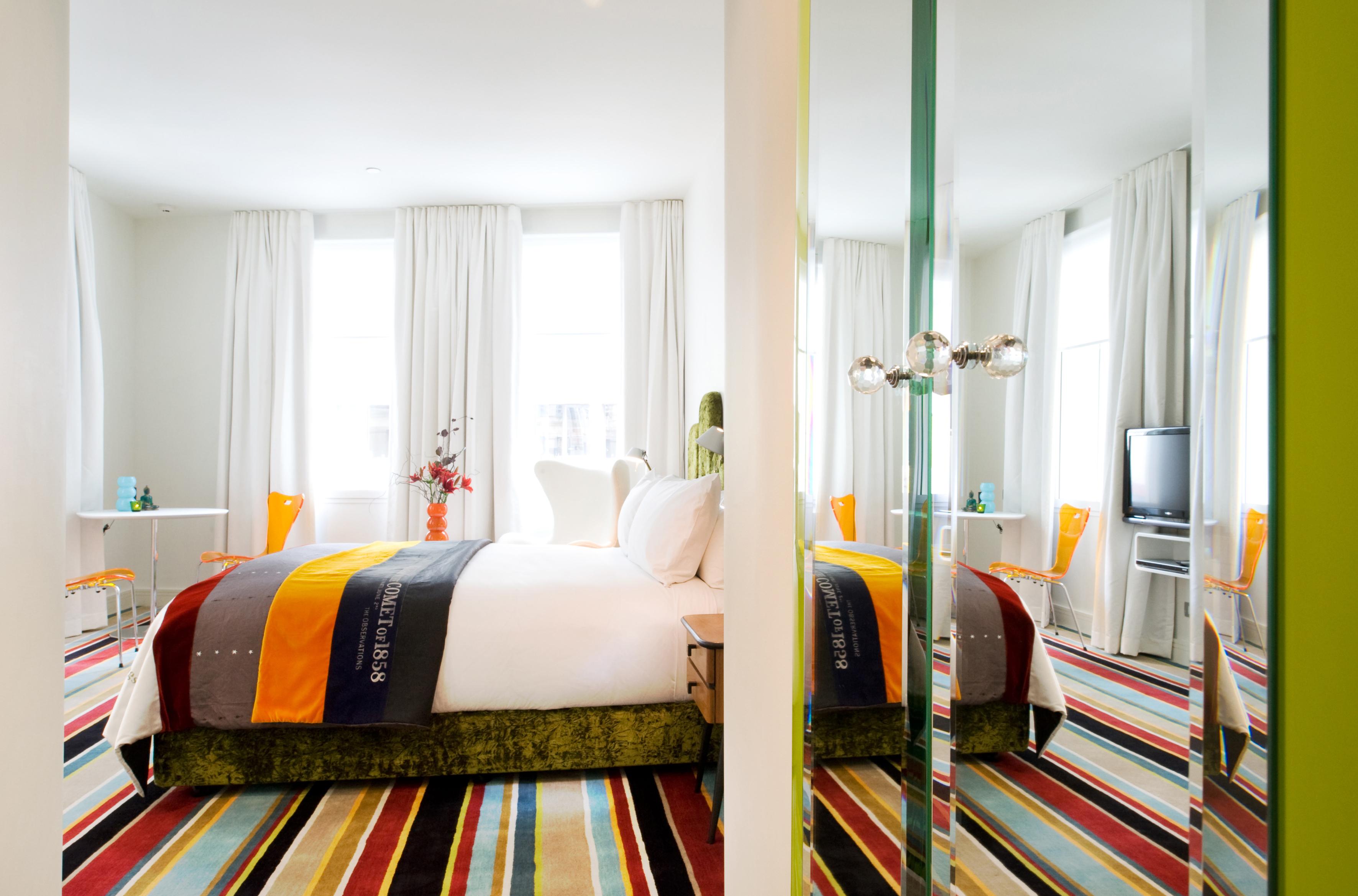 Debrett Hotel 5*