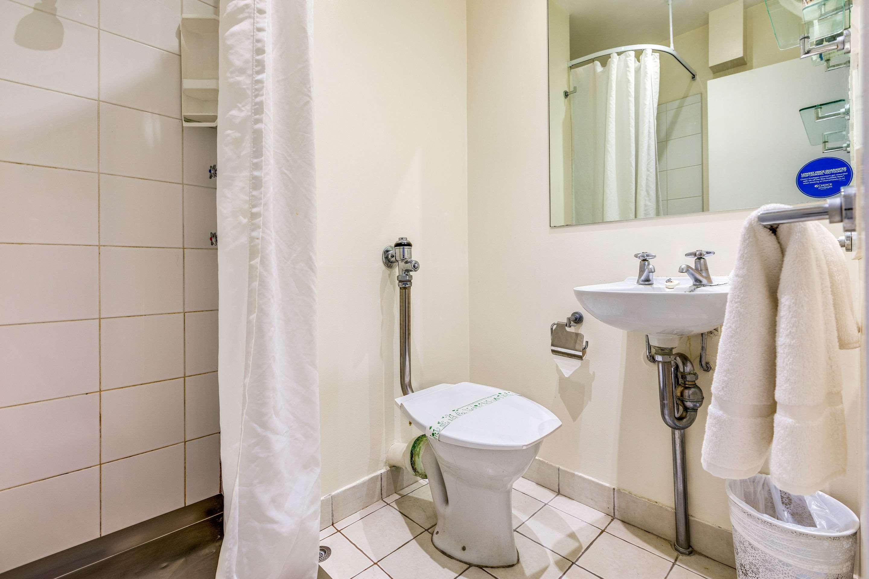 Econo Hotel