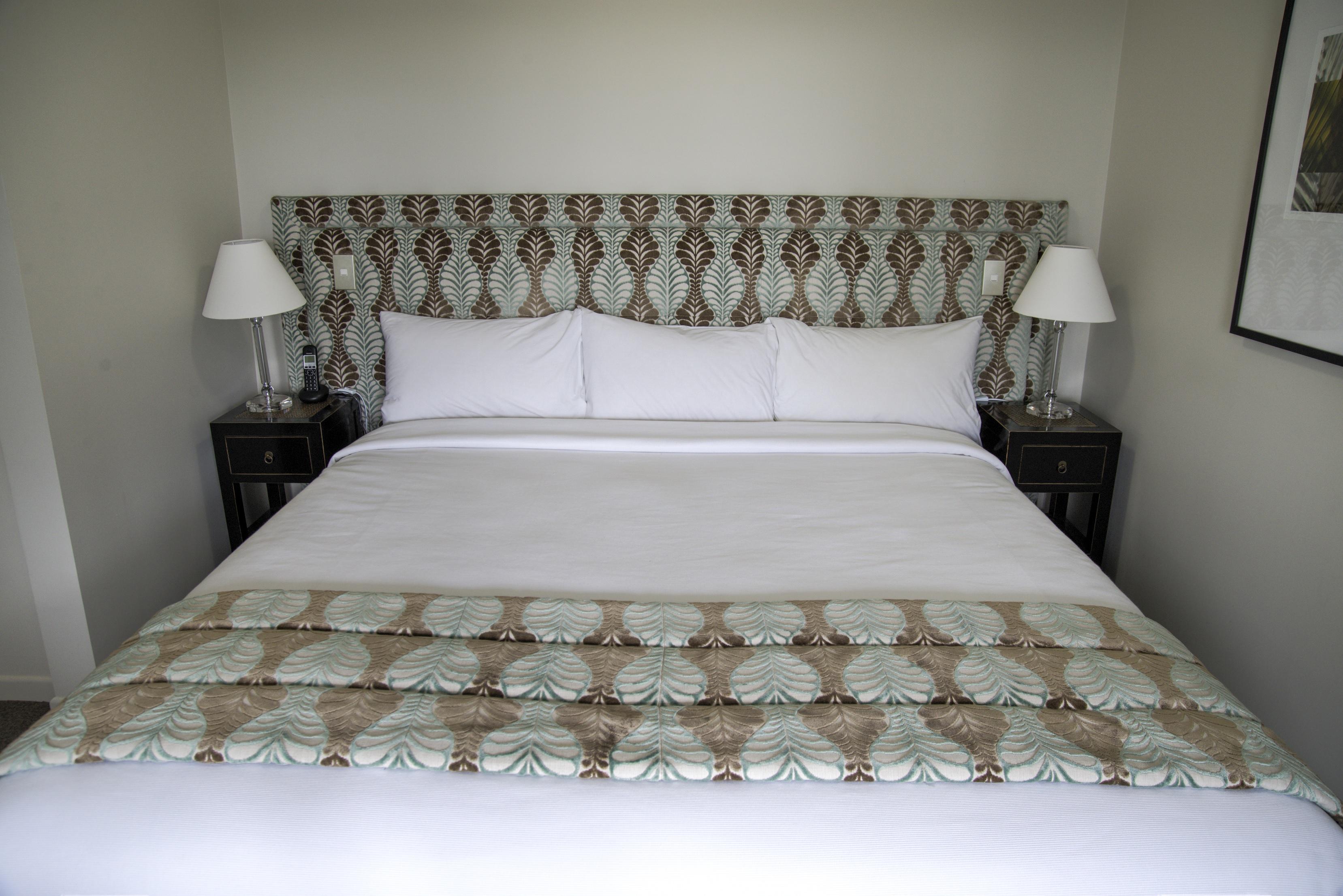 Hotel Waitakere & Auckland