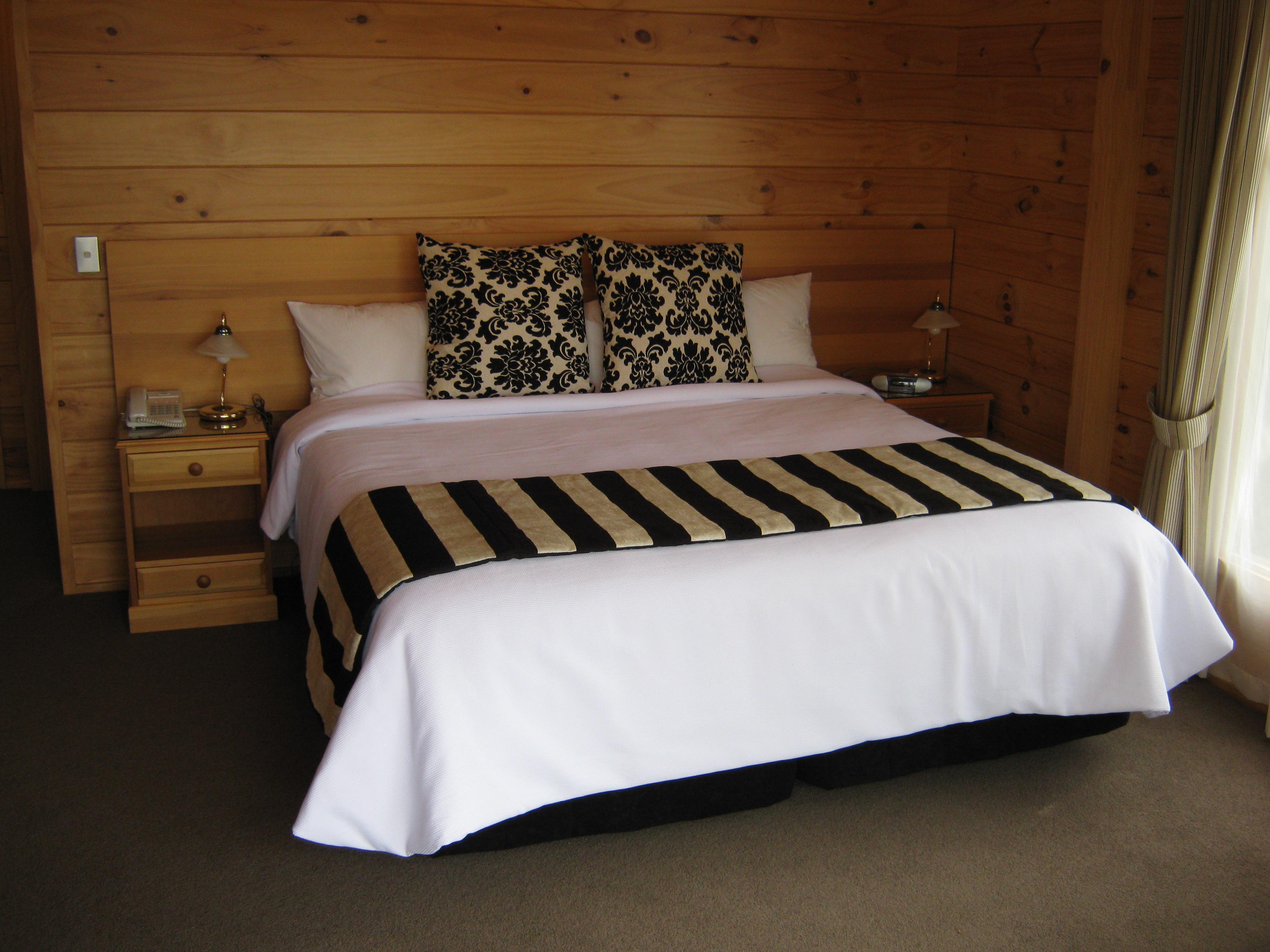 Hotel Waitakere &