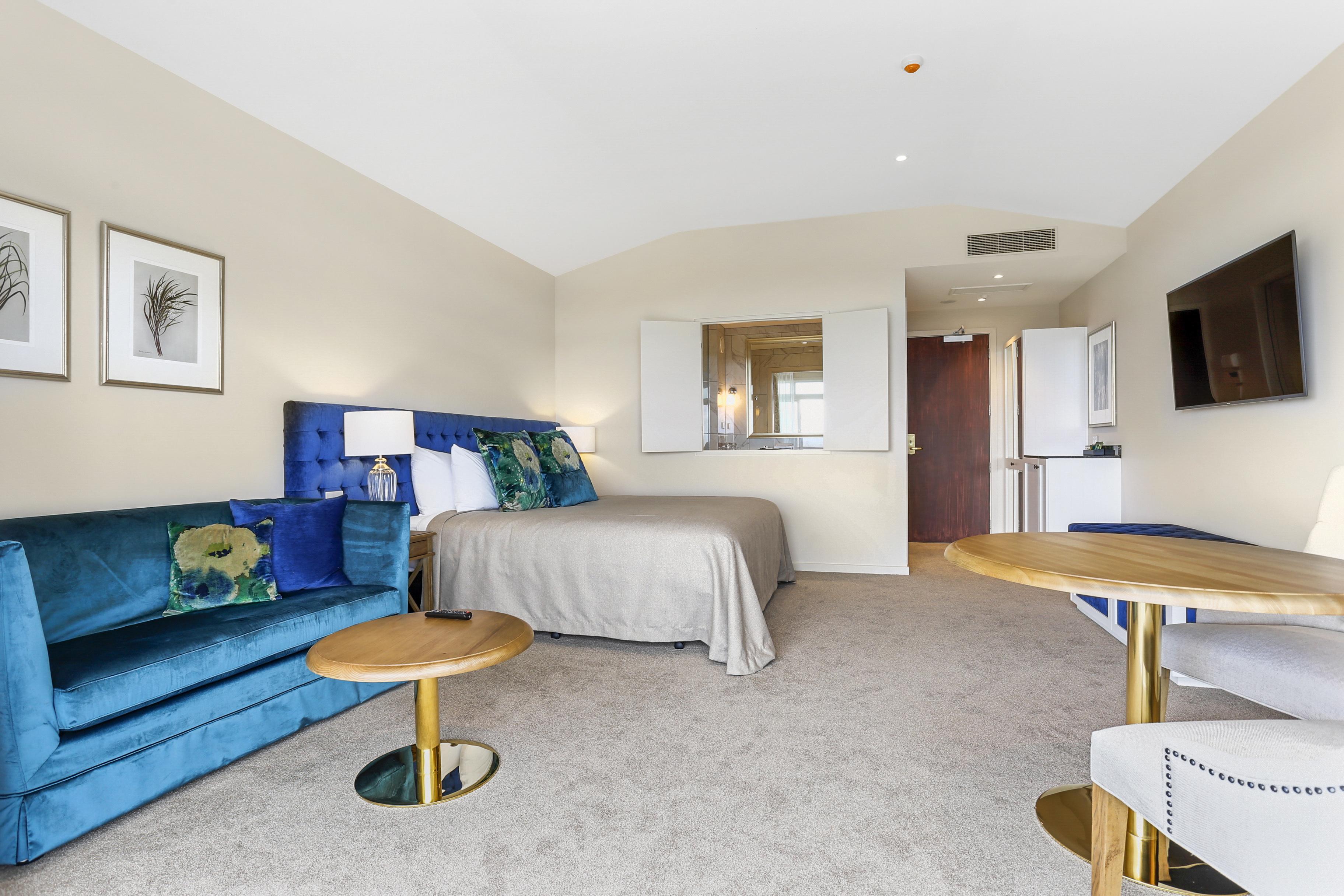 Hotel Waitakere &