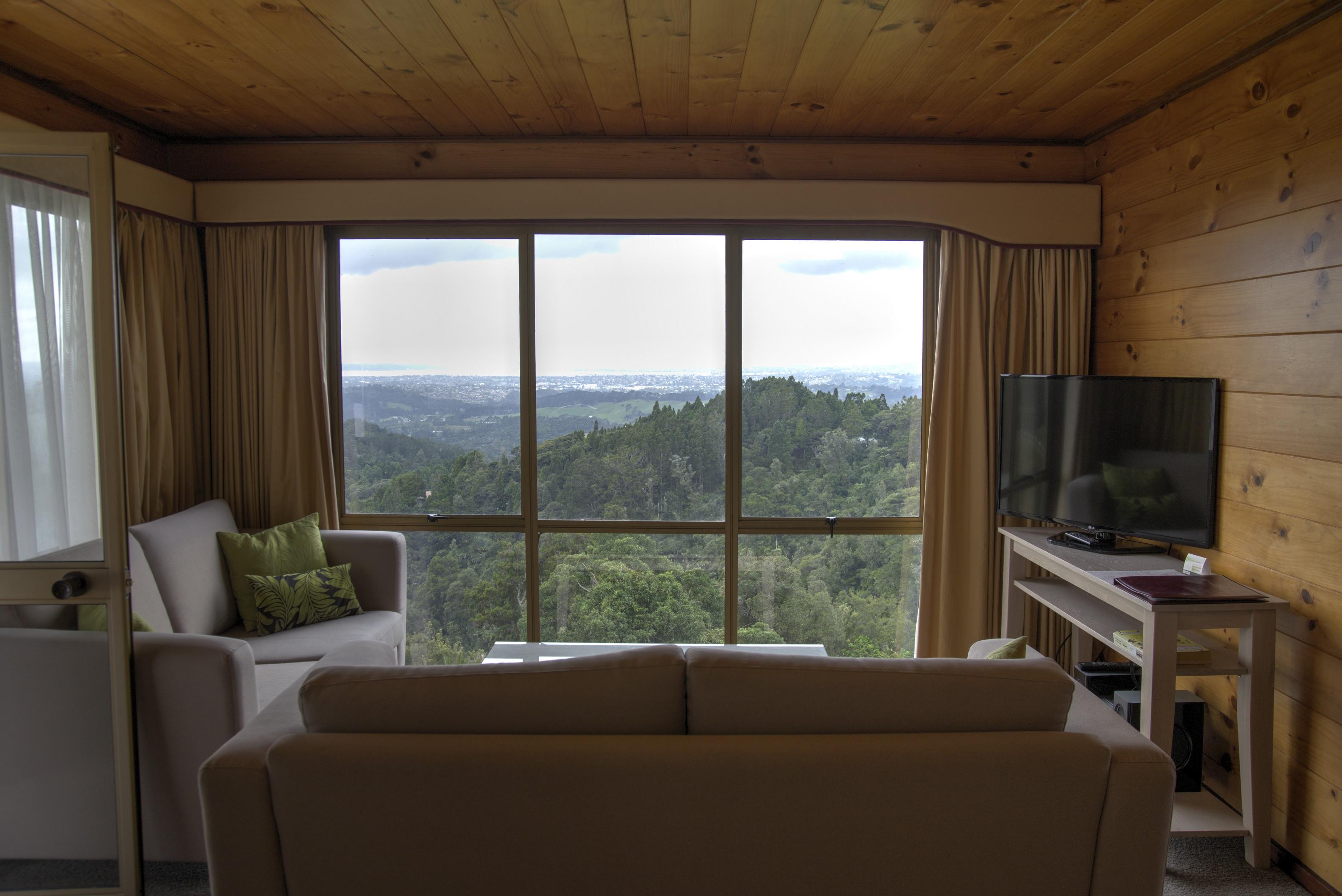Waitakere & Hotel