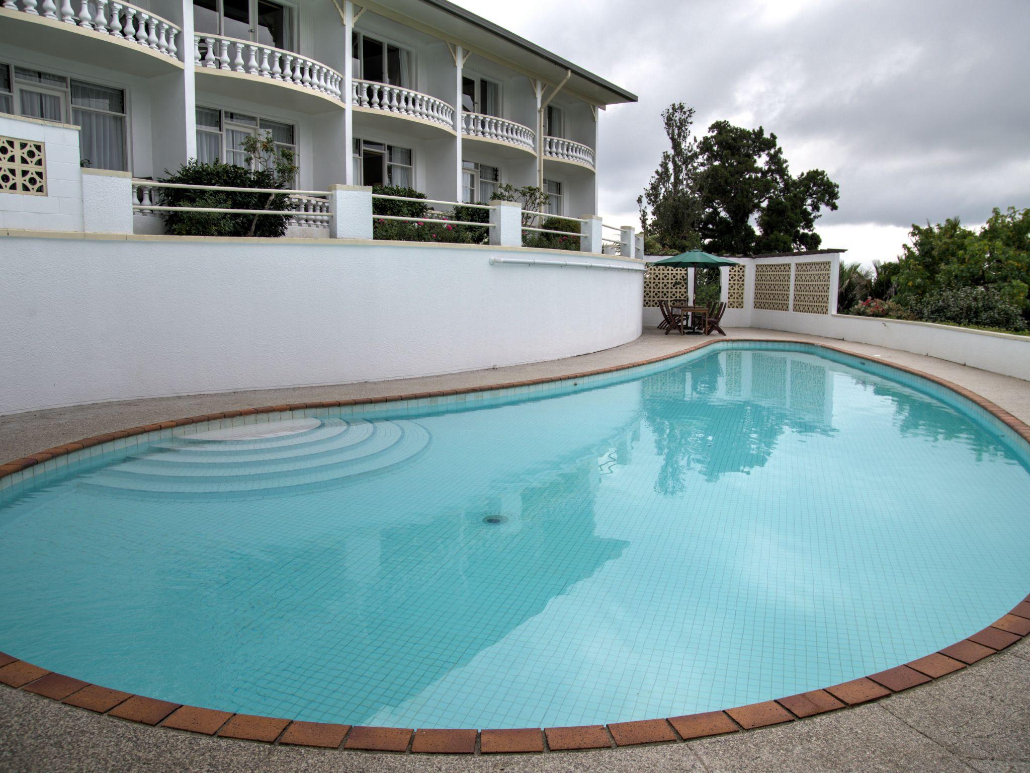 Waitakere & 4*
