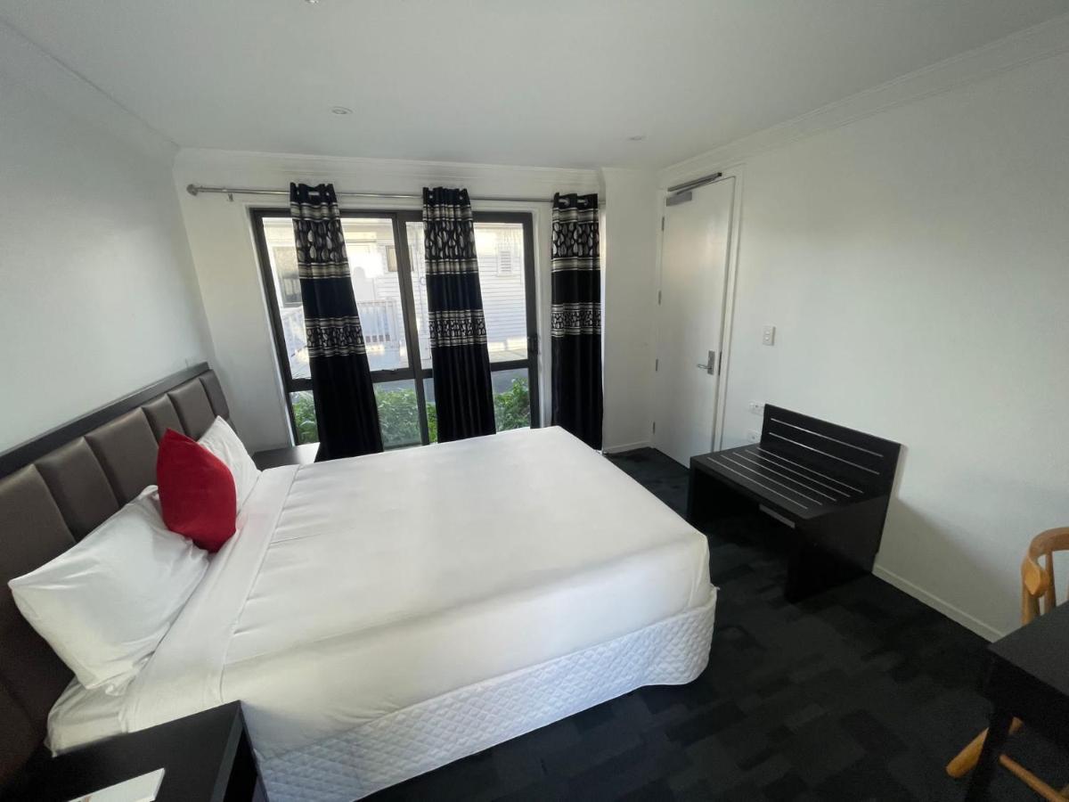 Krishna - Newly Built In Papakura Motel
