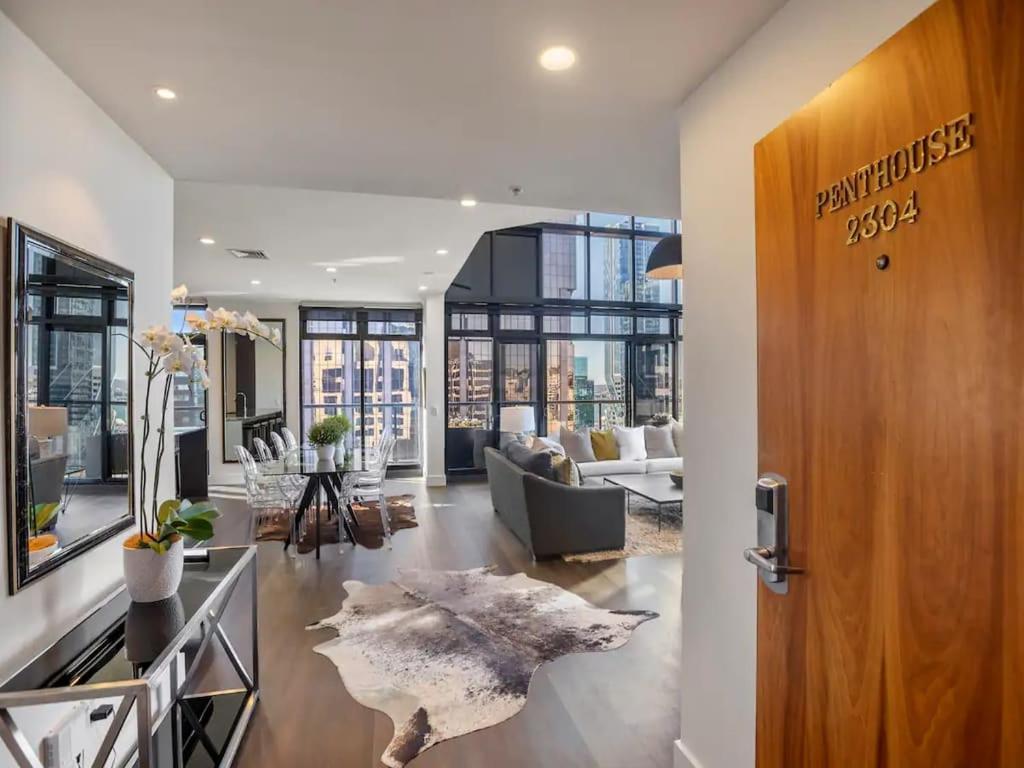 Penthouse Sophistication On Queen Street Apartment *