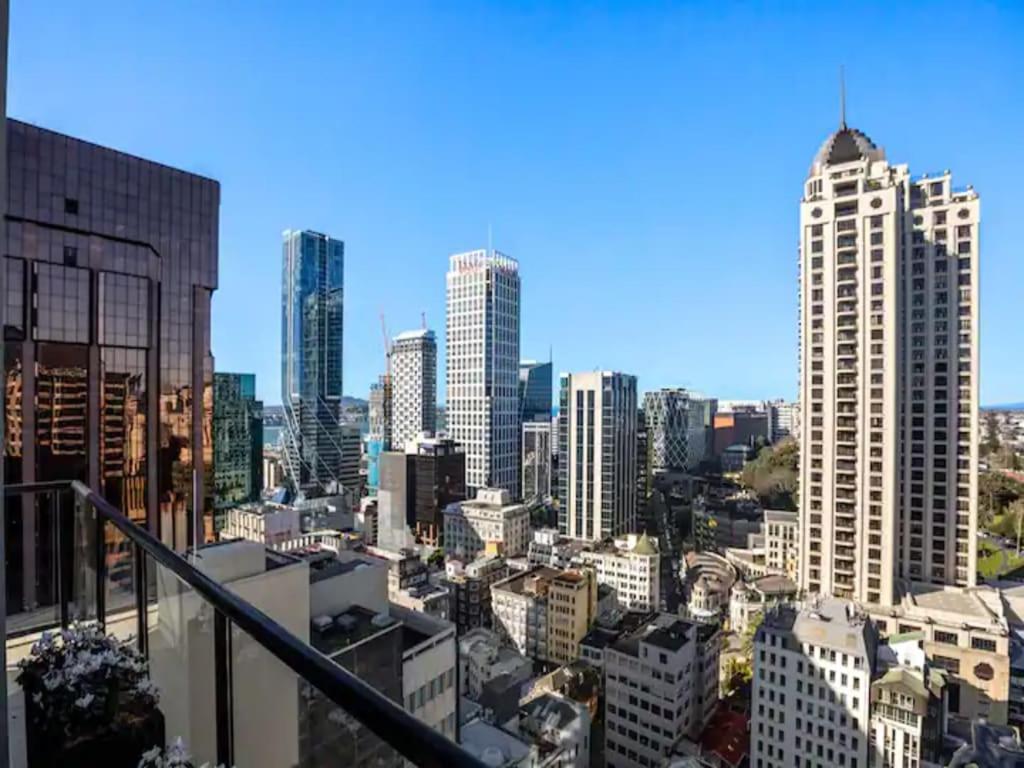 Penthouse Sophistication On Queen Street *
