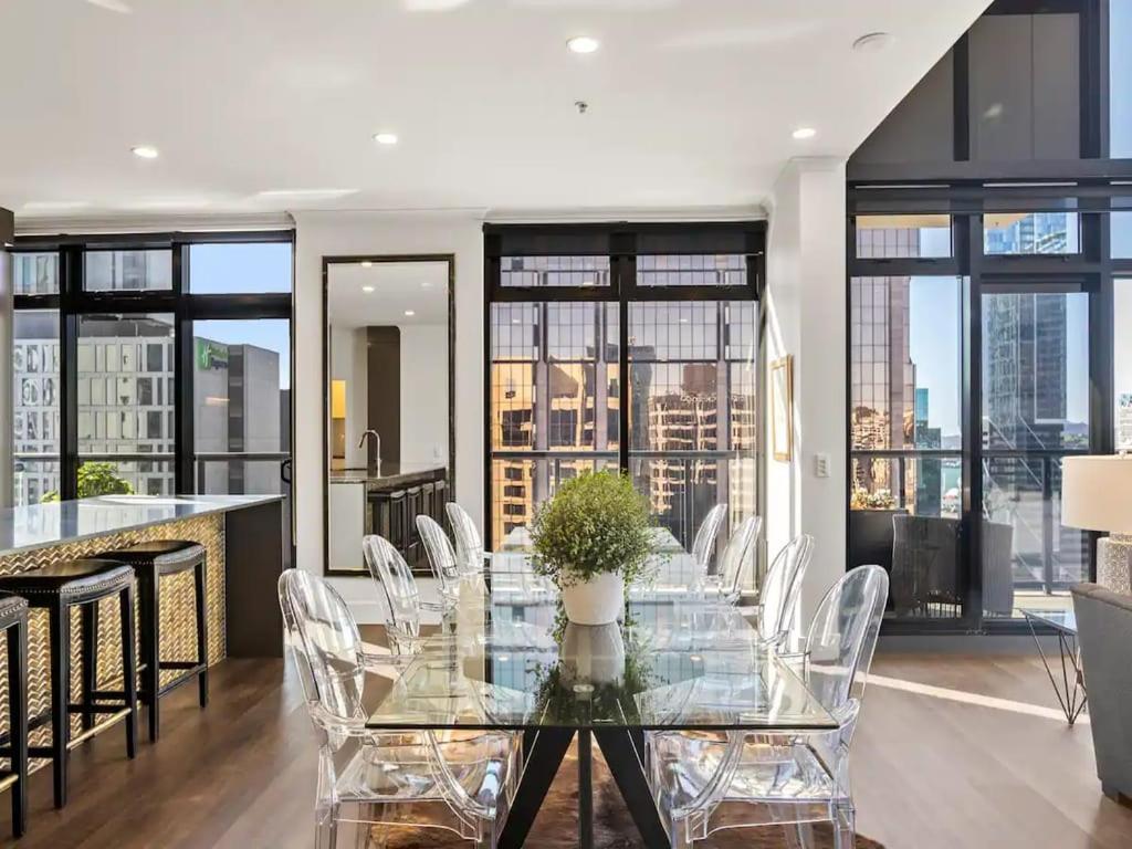 Penthouse Sophistication On Queen Street * Auckland