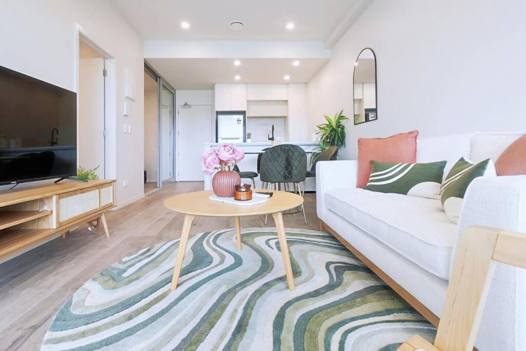 Brand New Stylish 2br Apartment- Free Parking