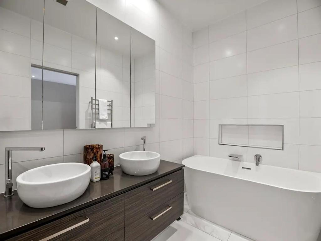 Penthouse Sophistication On Queen Street *