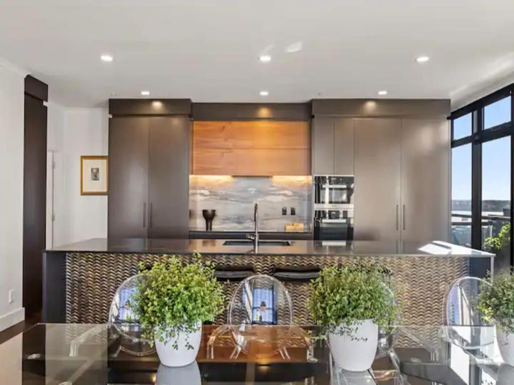 Penthouse Sophistication On Queen Street Apartment
