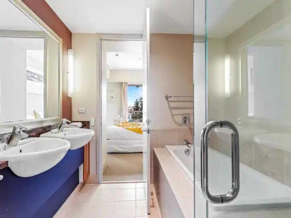 Apartamento Viaduct 1-bedroom With Balcony!