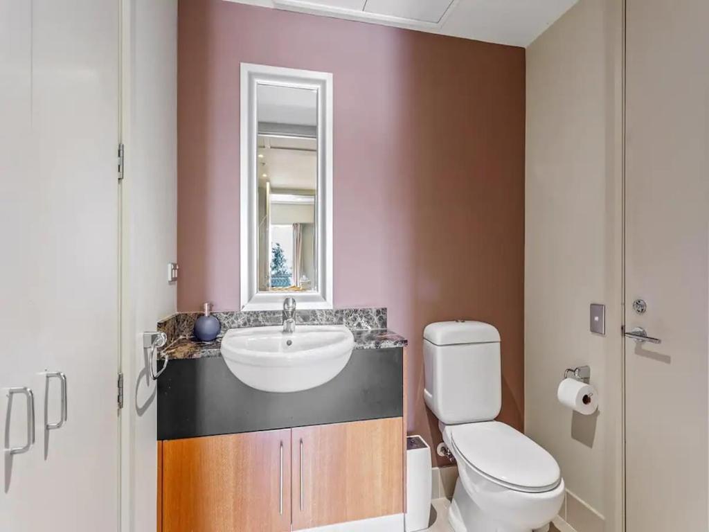 Apartamento Viaduct 1-bedroom With Balcony! Auckland