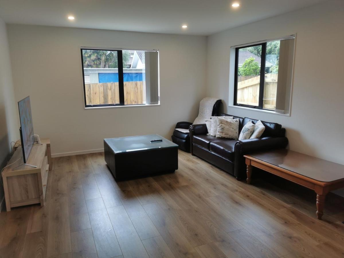 Lovely House In Central Papatoetoe Auckland