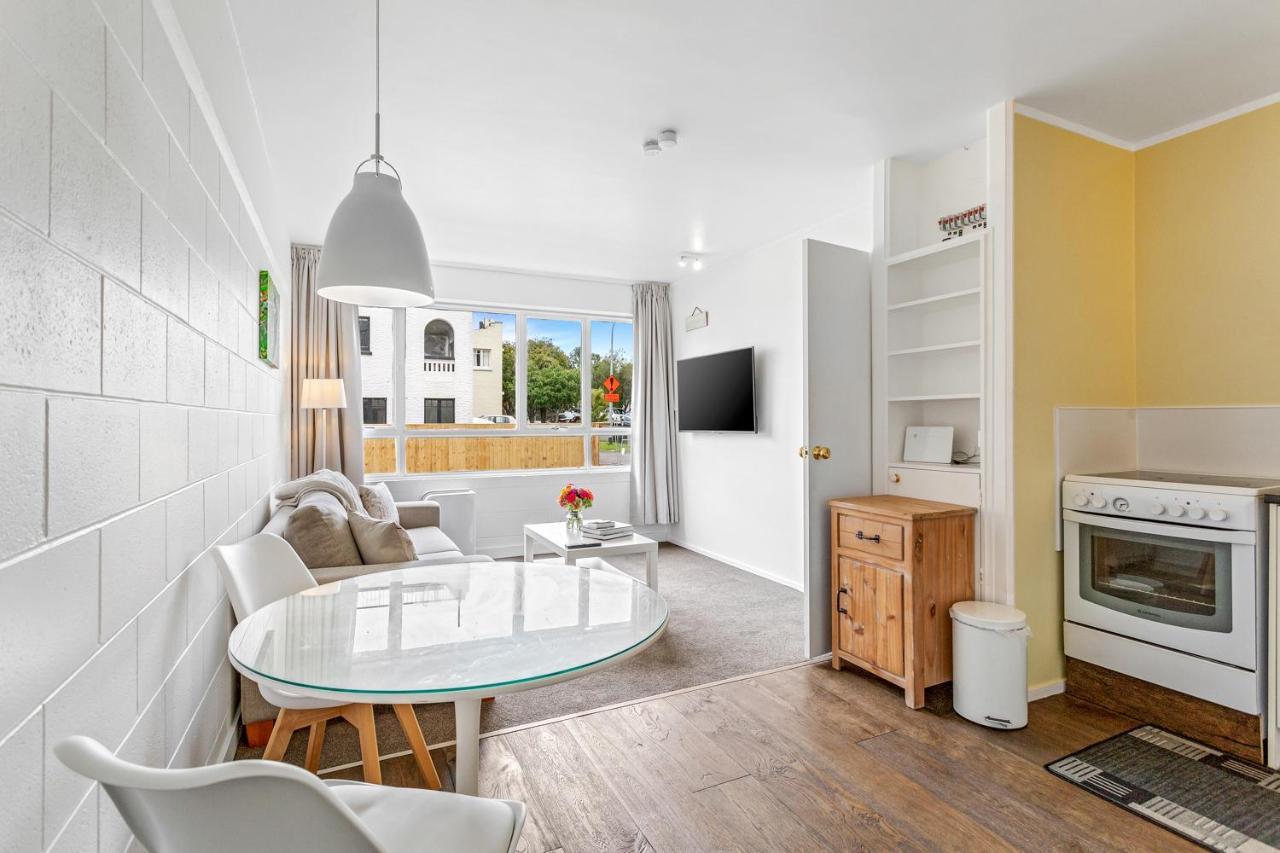 One Bedroom Apartment, Heart Of Newmarket Apartment *