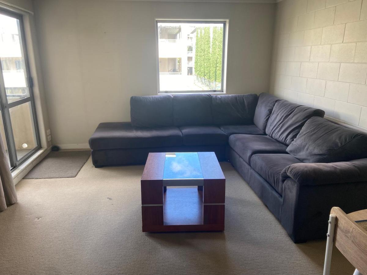 Apartment Nice And Tidy 3 Bedrooms Apartment, Free Parking *