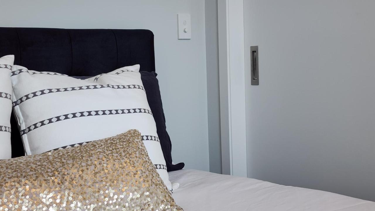 Apartment Enfield Lux *