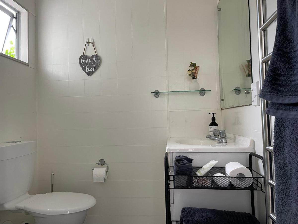 Family Friendly 3br Flat - 3min Walk To The - Self Contained * Auckland