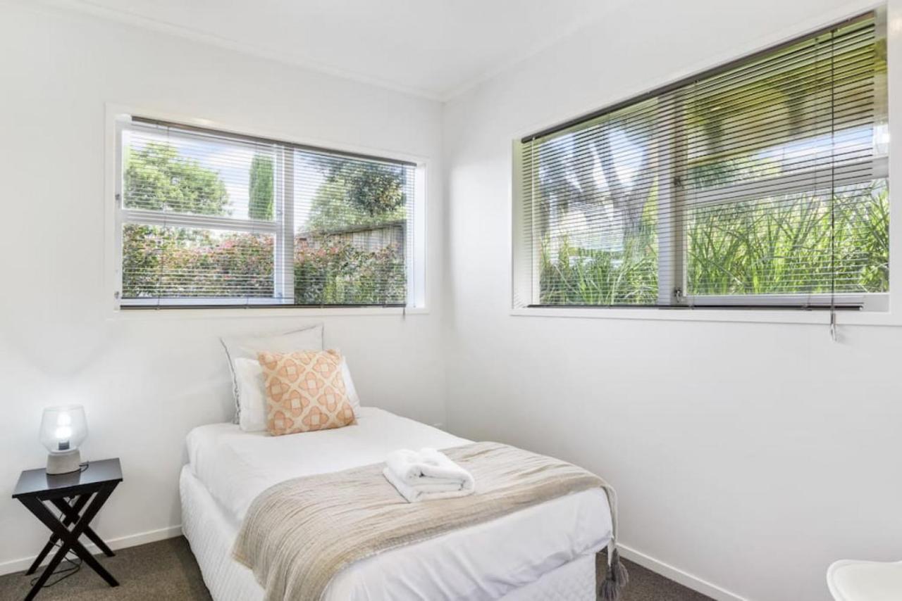 Coastal Calm Is Near To The With Bbq Holiday home Auckland