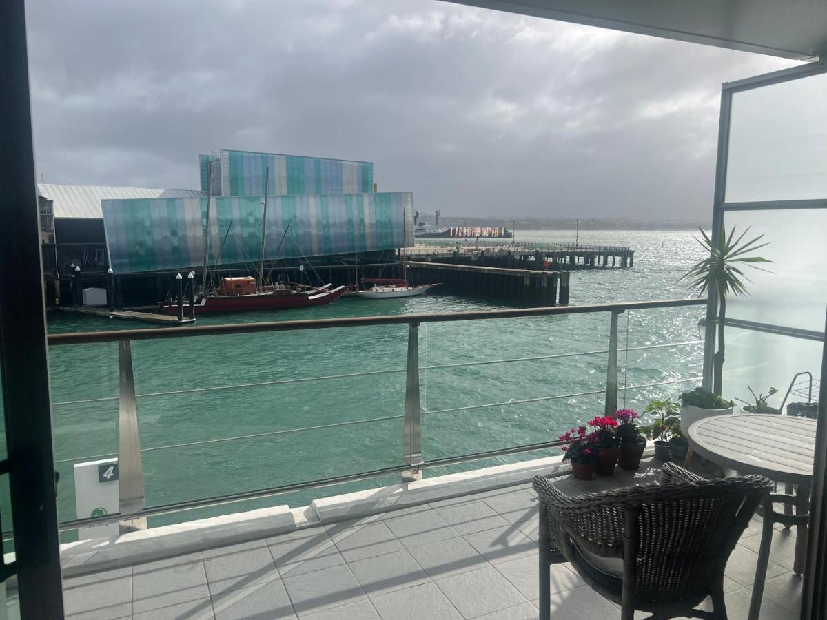 Waterfront Seaview - Same Building Block As Hilton Apartment *