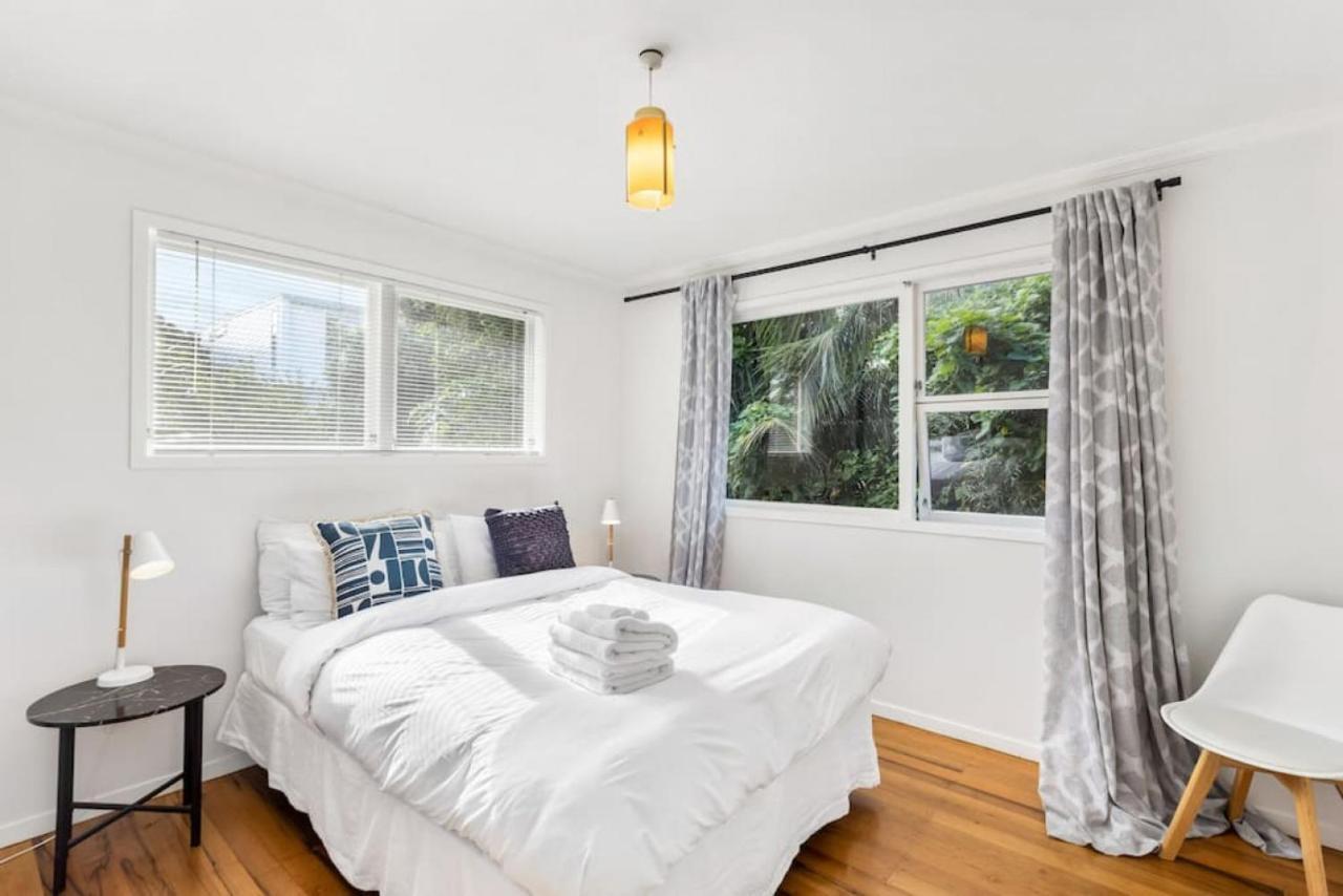 Holiday home Coastal Calm Is Near To The With Bbq Auckland