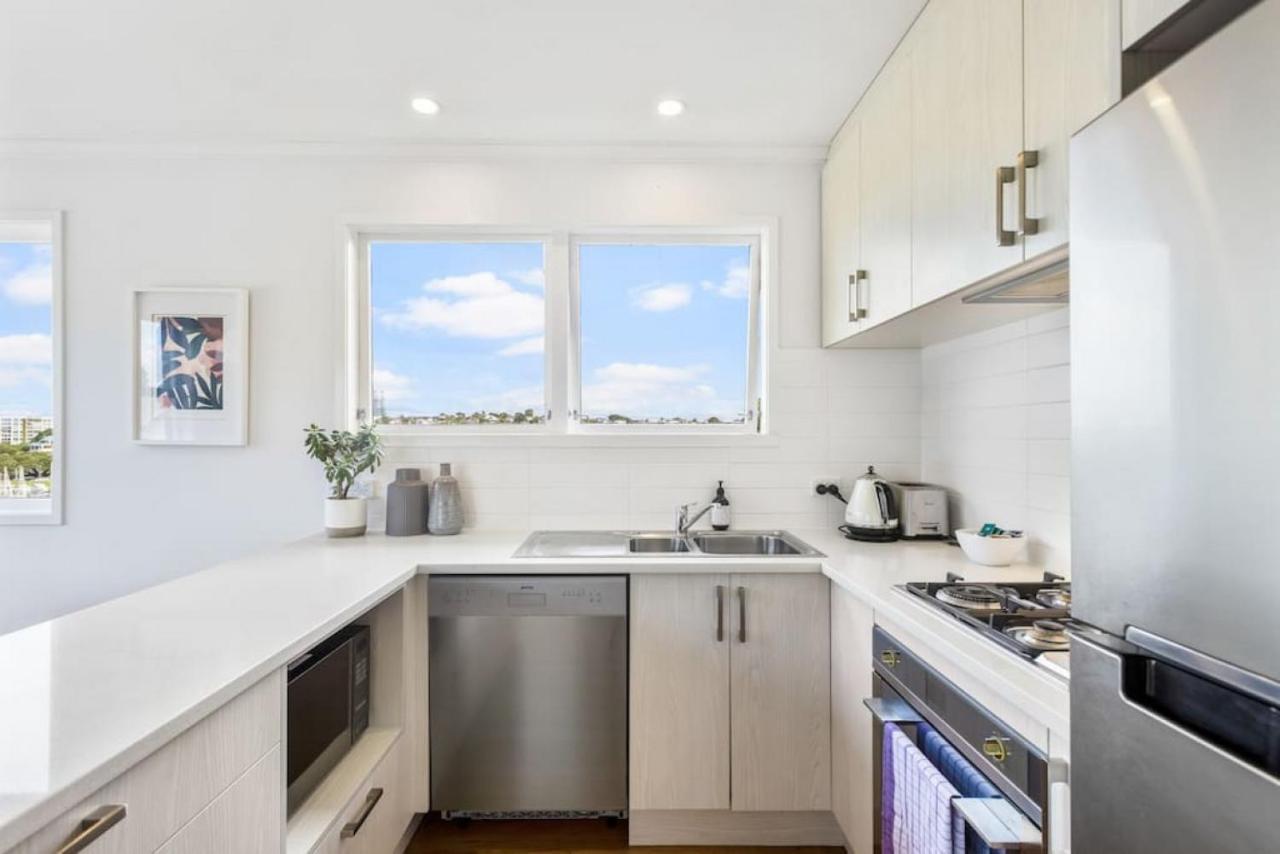 Holiday home Coastal Calm Is Near To The With Bbq Auckland