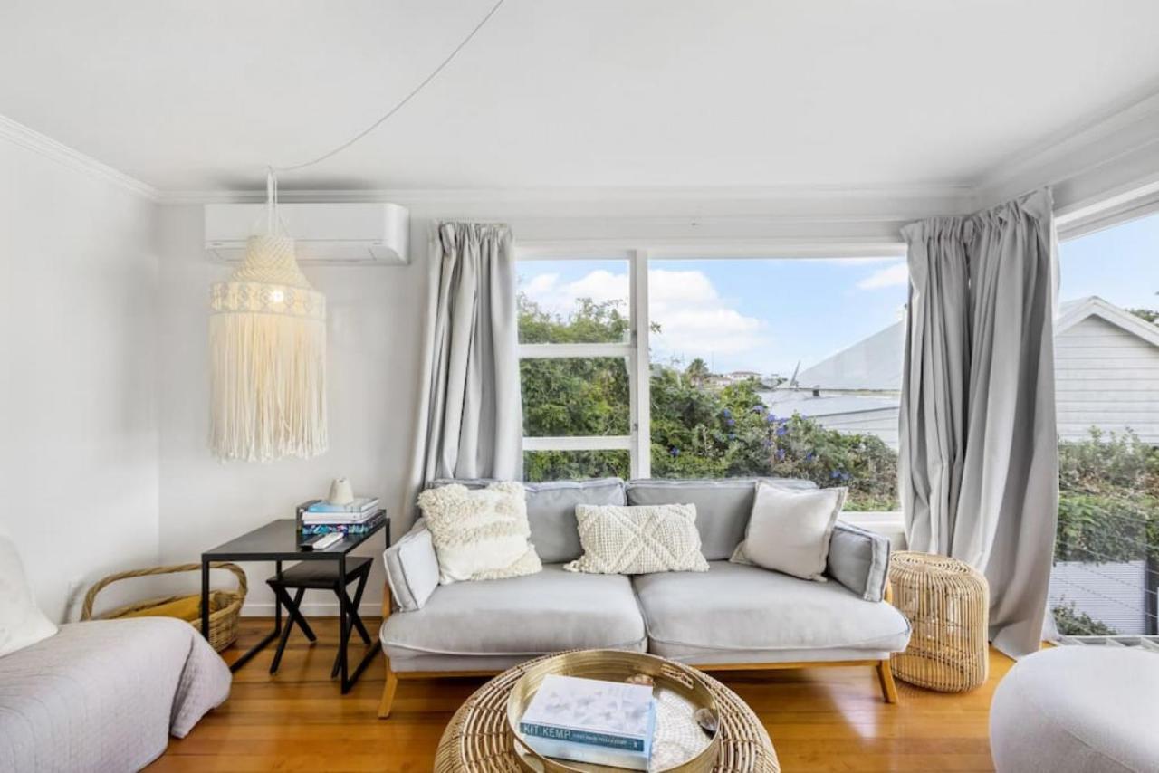 Holiday home Coastal Calm Is Near To The With Bbq Auckland