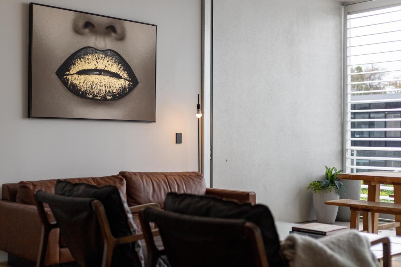 Luxury 2 Bed2bath Penthouse Free Secure Carpark